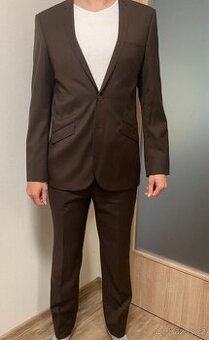 Pánský oblek BANDI – slim fit 56/194 (hnědý)