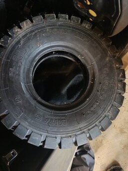 Náhradní díle , kola ,závaží na traktor přední