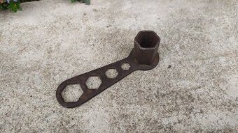 JAWA ČZ klíč nářadí svíčkový