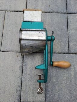 Starý mlýnek na strouhanku