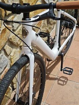 Giant Voya E+ 2 28 elektrokolo 16kg velikost M