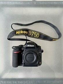 Nikon D750 tělo + dvě baterie + brašna