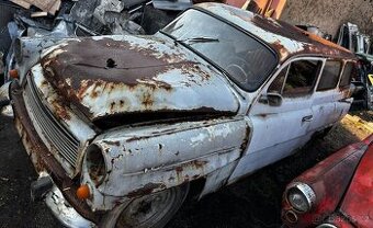 Škoda Octavia 1961 a 1969, na renovaci. Možná doprava.