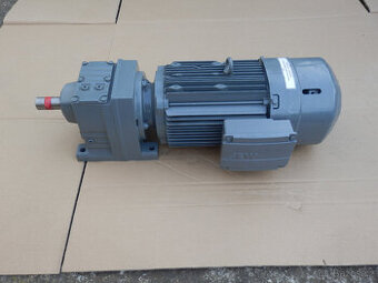Elektromotor s převodovkou 2,2KW 218ot./1min.