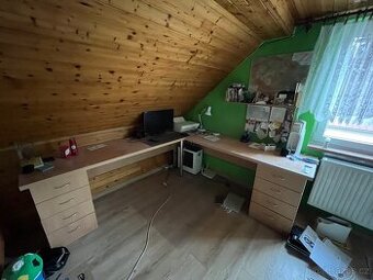 Velký rohový stůl