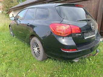 Prodám díly z Opel Astra sportourer combi