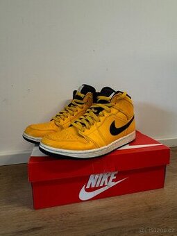 Air Jordan 1 MID University Gold Black