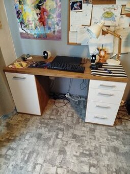 Psací stůl