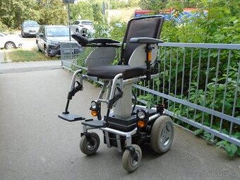 Elektrický invalidní vozík,plus 2x nové akumulátory