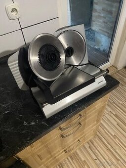 Prodám elektrický kráječ