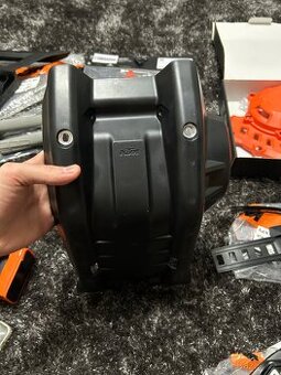 Ktm exc 450/500 kryt motora six days