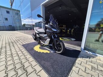 Aprilia SR GT 200