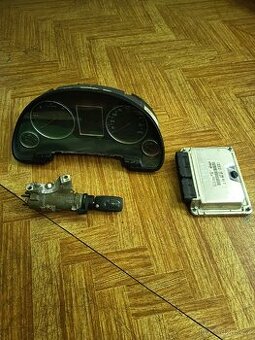 Audi A4 B6 budíky spínací skříňka klíč jednotka