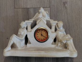 Alabastrové hodiny