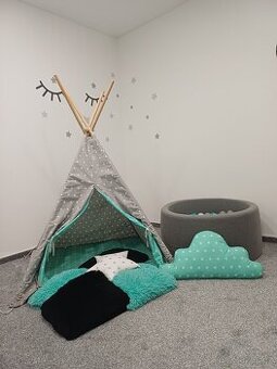 Tepee a bazének s balónky