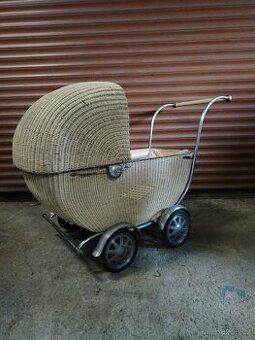 Starožitný kočárek