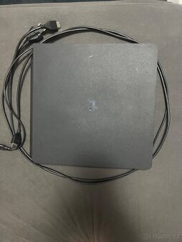 playstation 4 ( pouze konzole a kabely )