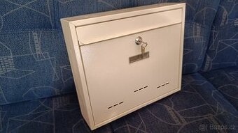 Poštovní schránka bílá