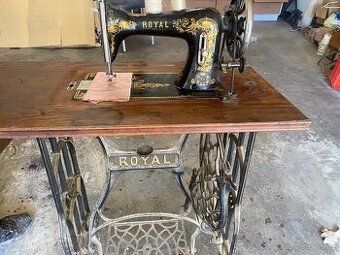 Starožitný šicí stroj Royal