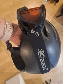 Dětská lyžařska helma s brýlemi vel XS