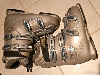Lyžařské boty lyžáky velikost 26