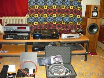 Káble Cinch , XLR a stojančeky pod káble