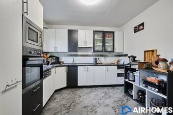 Prodej prostorného rodinného domu 147m2 - 1