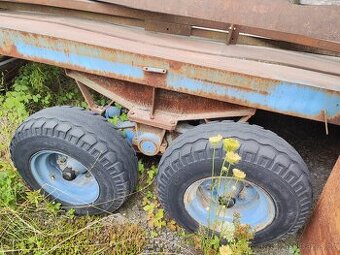 Podvozek z vleku na slámu