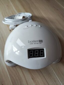 UV LED lampa na nehty