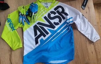 Triko a rukavice answer . Vel cca 10 let.