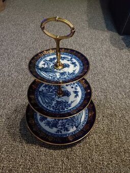 Třípatrový etažér na cukroví/ ovoce