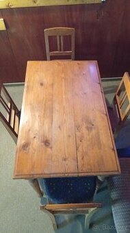 STAROŽITNÝ STUL + 4 ŽIDLE