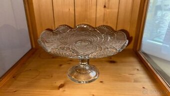 starý skleněný dortový podnos na nožce