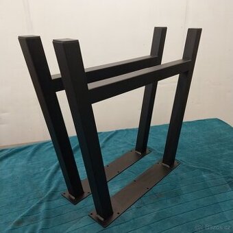 Kovové nohy k pracovnímu stolu