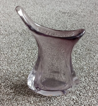 Fialová váza – hutní sklo, sklárna Nový Bor