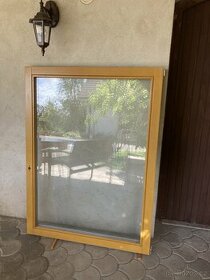 Prodám dřevěná okna bez rámu.