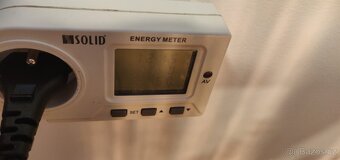 Měřič výkonu + spínací zásuvka