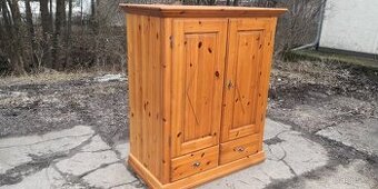 Celomasivní hluboká komoda