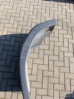 Scania R460 pravý blatník mírně poškozeny