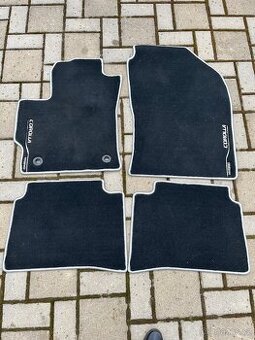 Textilní originální koberce Toyota Corolla hybrid 2021