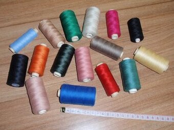 Šicí nitě - směs barev, 16 špulek