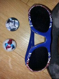 Krabička Batman, sluneční brýle Spiderman a 2xpřívěse Marvel