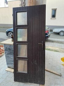 Dřevěné dveře pravé