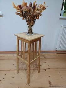 Starý stolek na květiny - 1