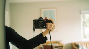 Koupím fotoaparát Leica SL2