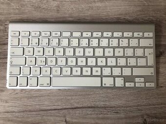 Apple klávesnice A1314 použitá plně funkční Bluetooh