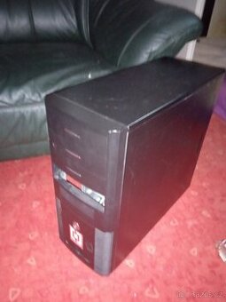 Bedna se základní deskou MSI - 1