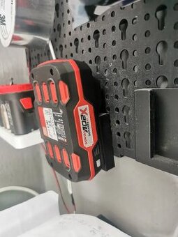 Držák na stěnu nářadí parkside pro akumulátory X20V team.