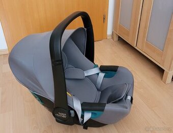 Britax Römer Baby-Safe 3 i-Size + ISOFIX základna