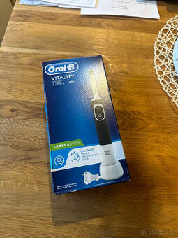 Oral-B Vitality 100 CROSS ACTION černý el. kartáček, nový